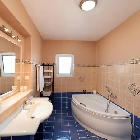Nautilus - Private Pool Vakantiehuis *
